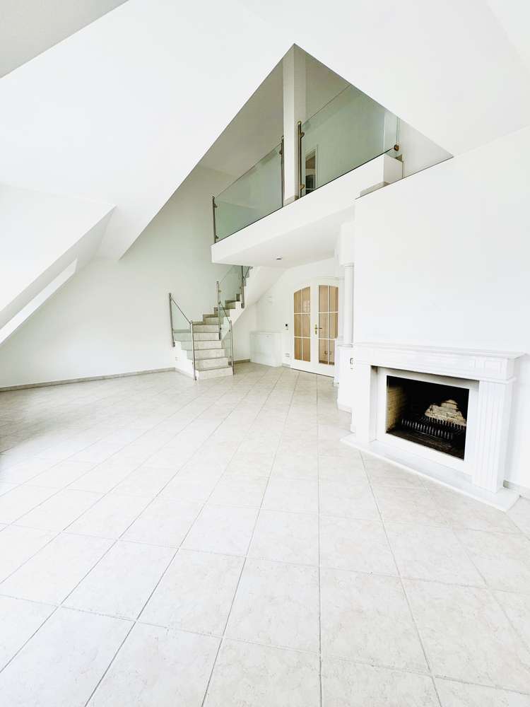 Moderne 3-Zimmer-Maisonette mit Kamin und Galerie in der Rudliebstraße, Bogenhausen München