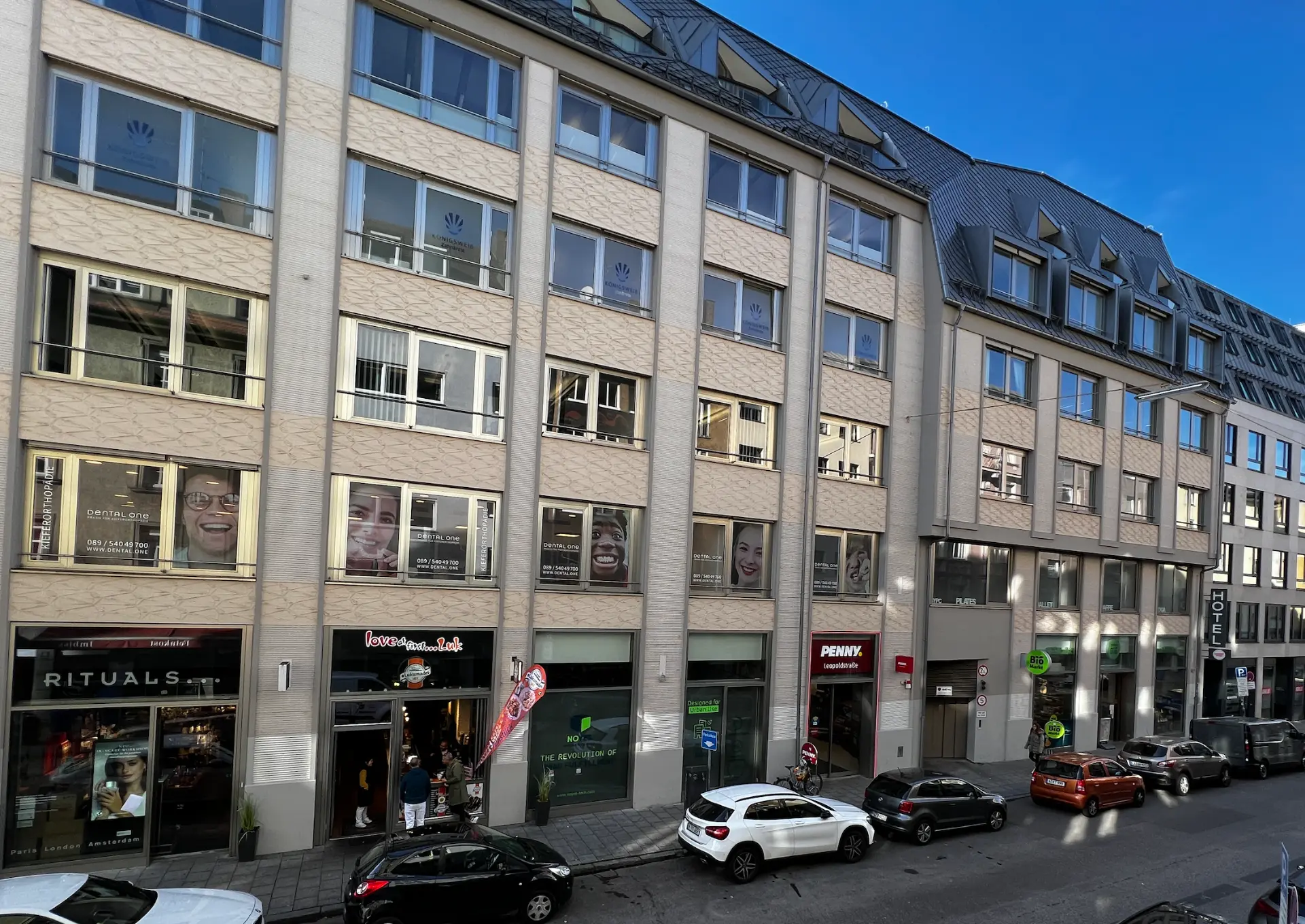 Hausansicht des Geschäftshauses in der Hohenzollernstraße, Schwabing München
