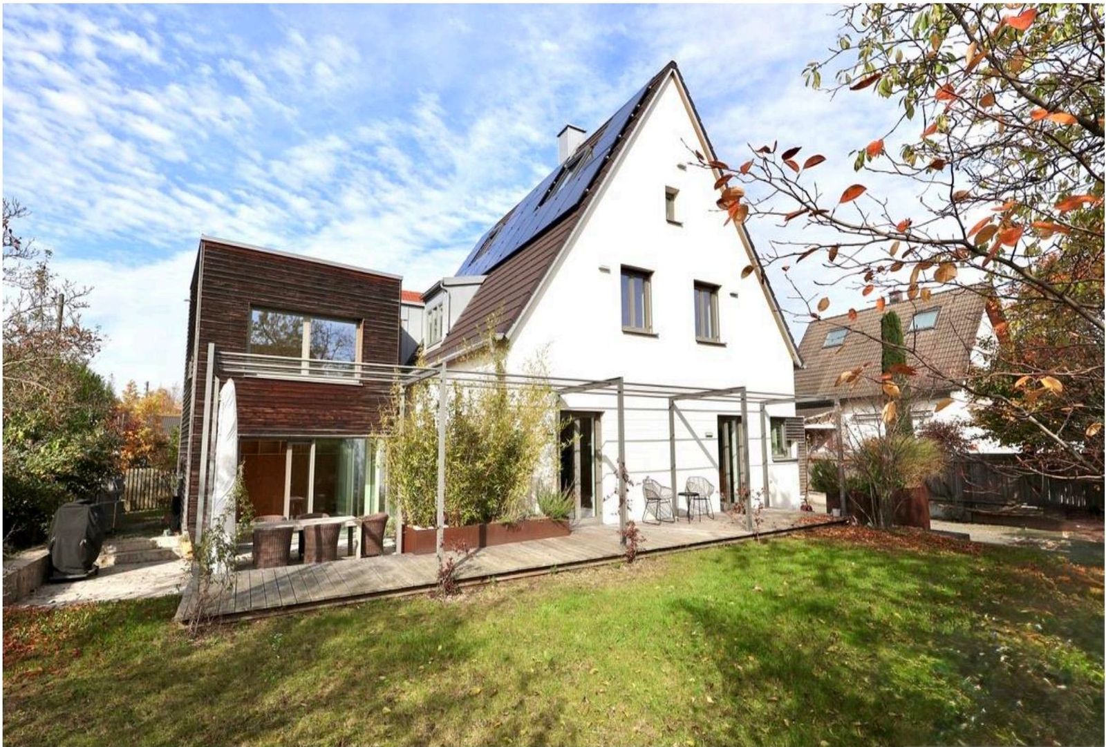 Exklusives Einfamilienhaus im Münchner Umland mit Traumgarten