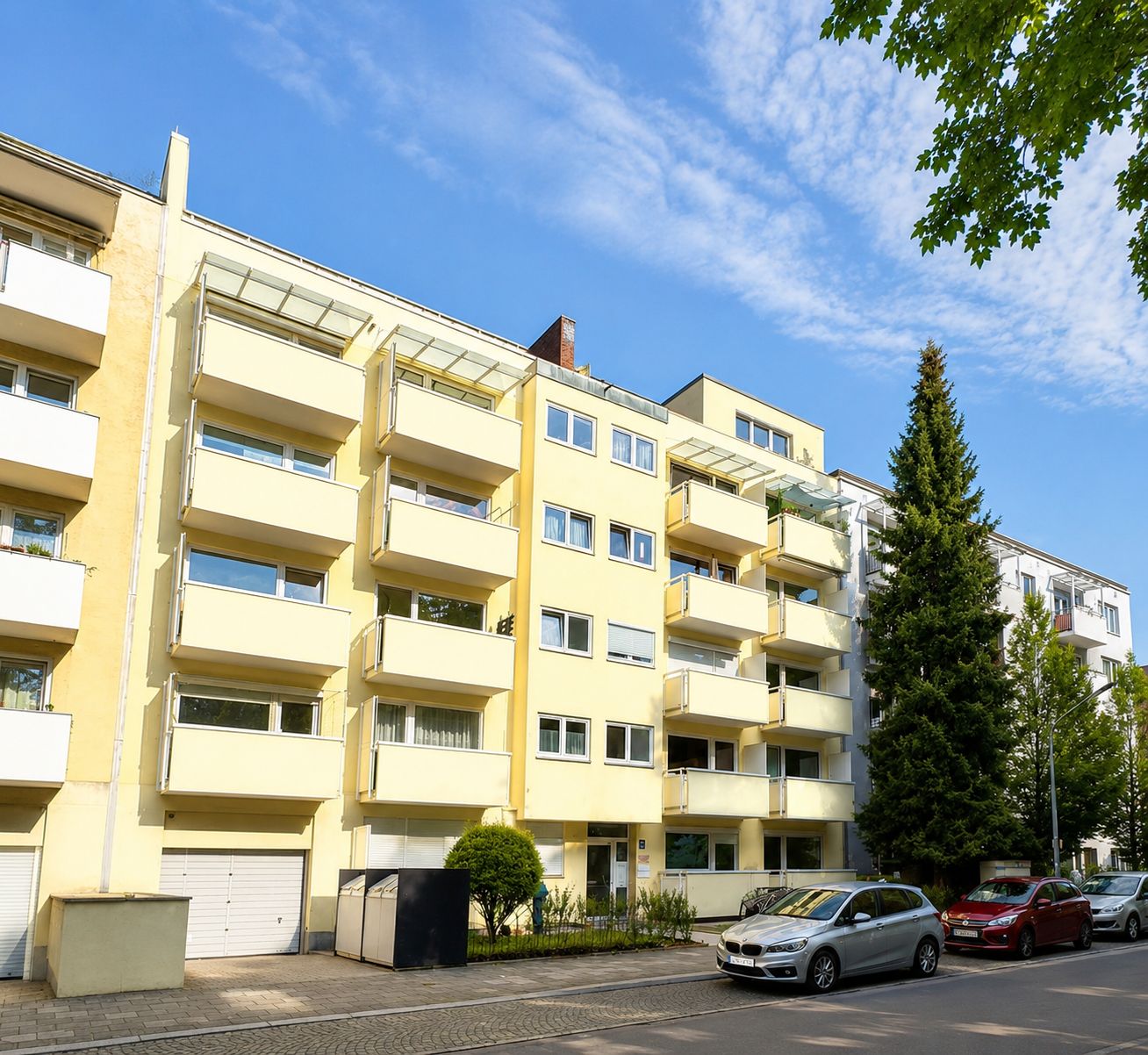 Helle 3-Zimmer-Wohnung mit zwei Balkonen in der Gufidauner Straße, Harlaching
