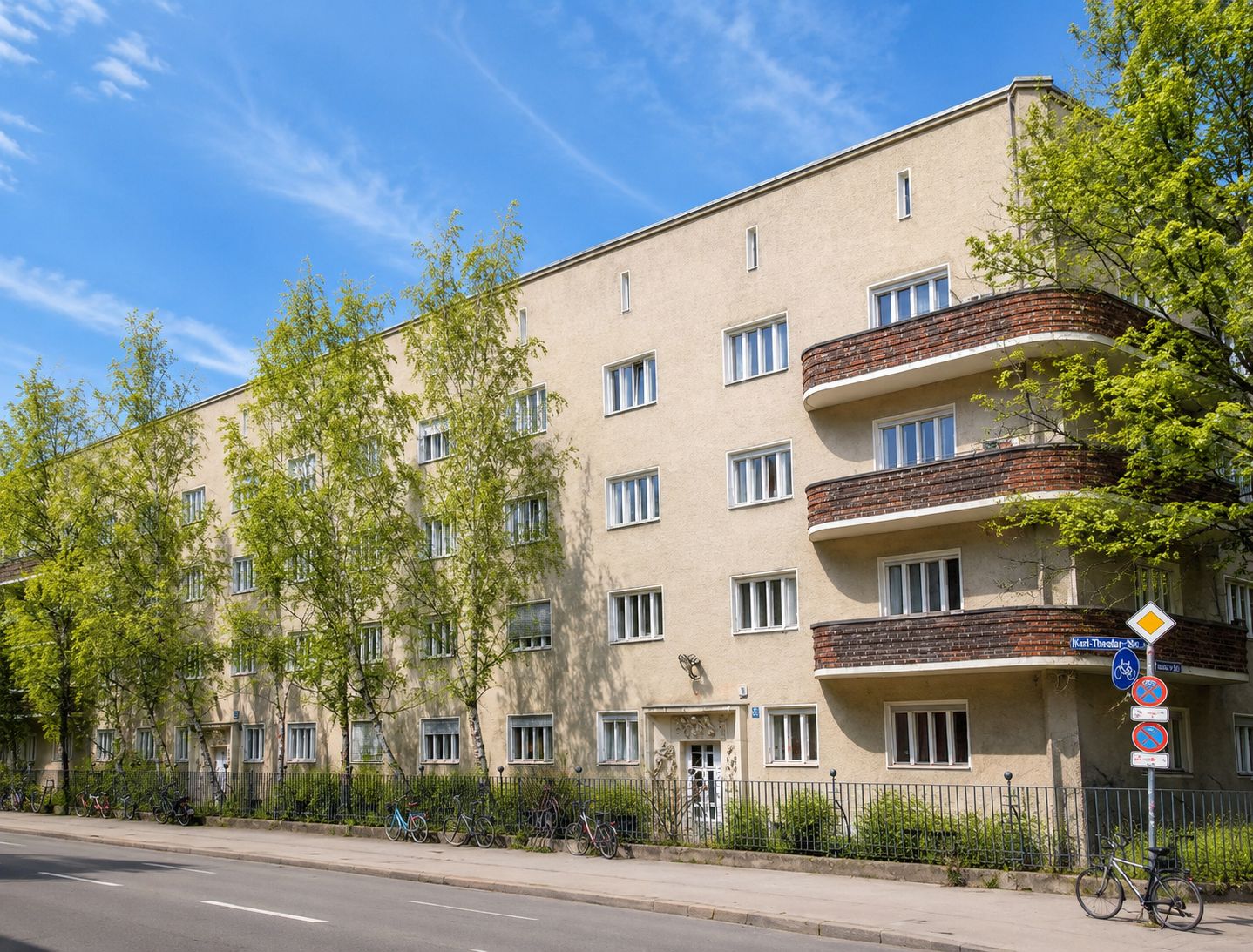 3-Zimmer-Wohnung in der Karl-Theodor-Straße, Schwabing